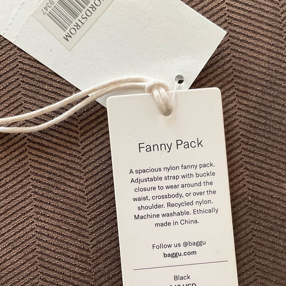 BAGGU Unisex Black Nylon Fanny Pack - Picture 10 of 15